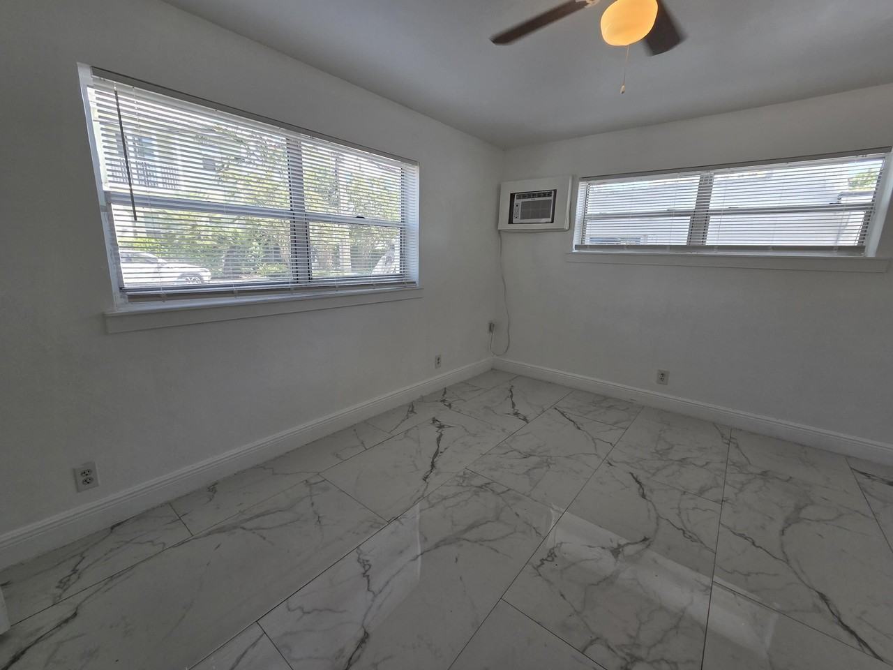 844 Ne 17th Way #2 - Photo 5 of 9