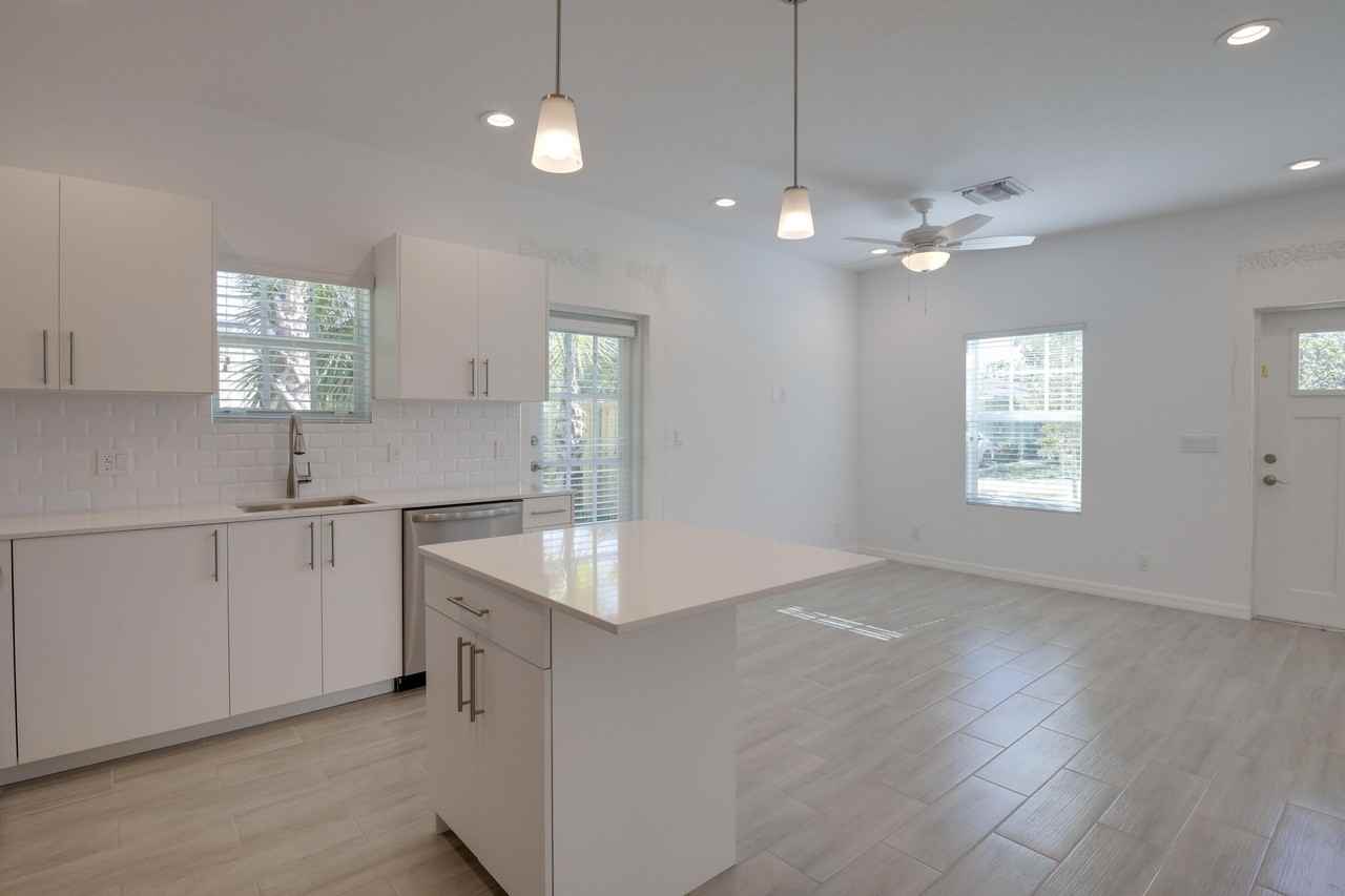 632 11th St - Photo 3 of 11