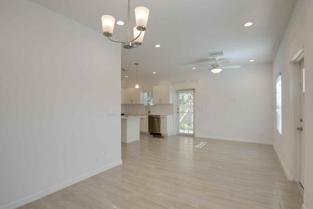 632 11th St - Photo 4 of 11