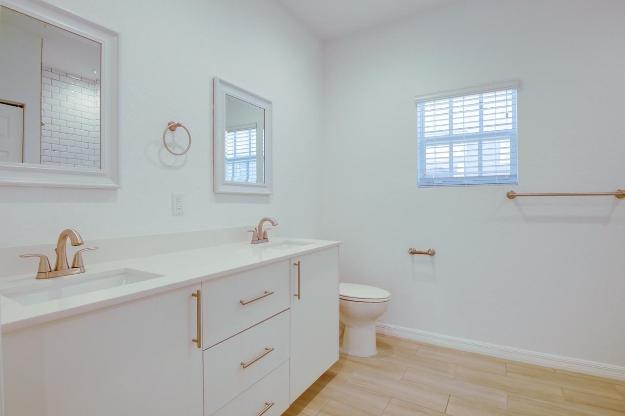 632 11th St - Photo 5 of 11
