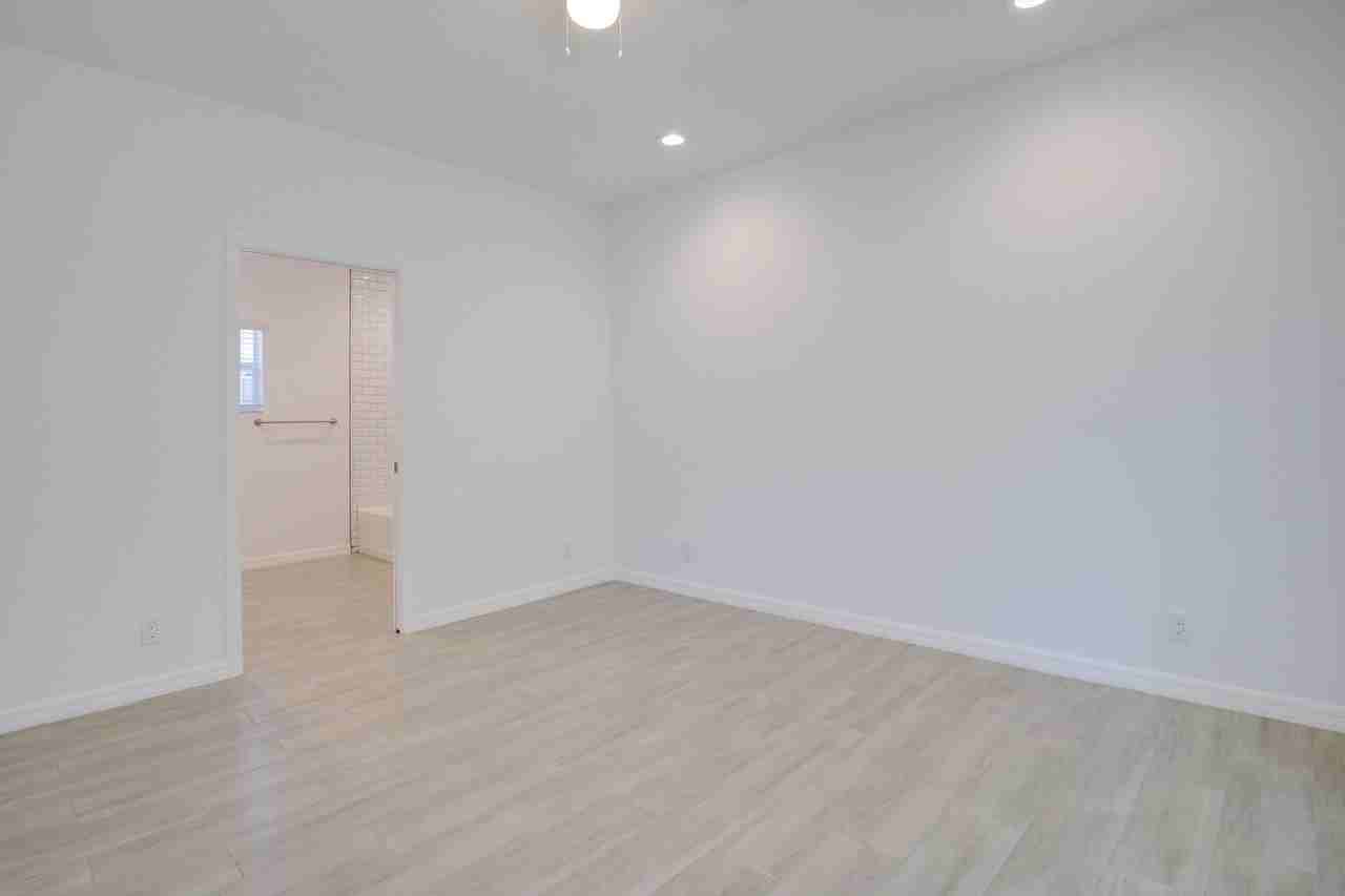 632 11th St - Photo 6 of 11