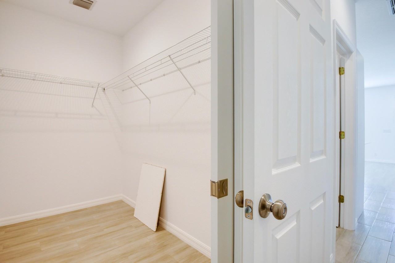 632 11th St - Photo 7 of 11