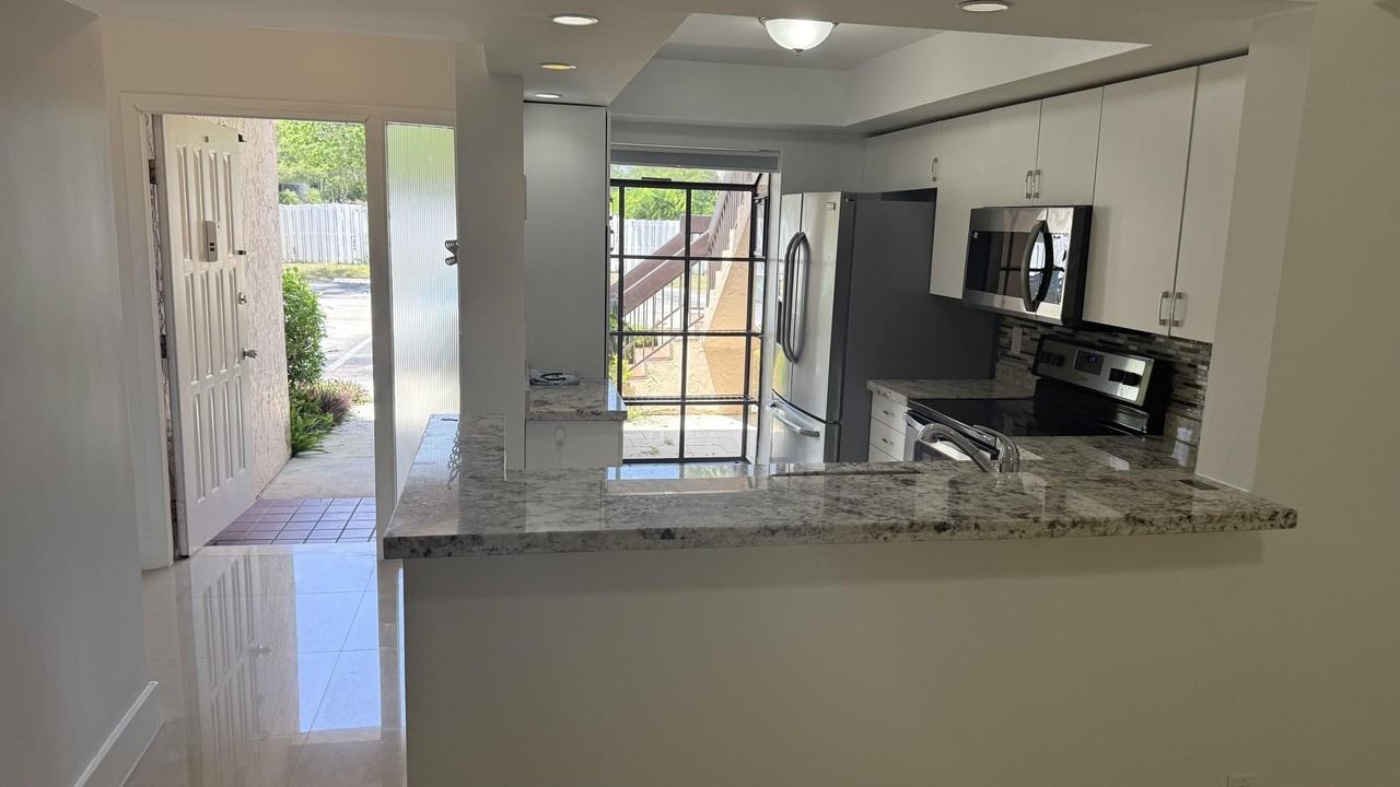 2289 Sw 15th St #131 - Photo 5 of 20