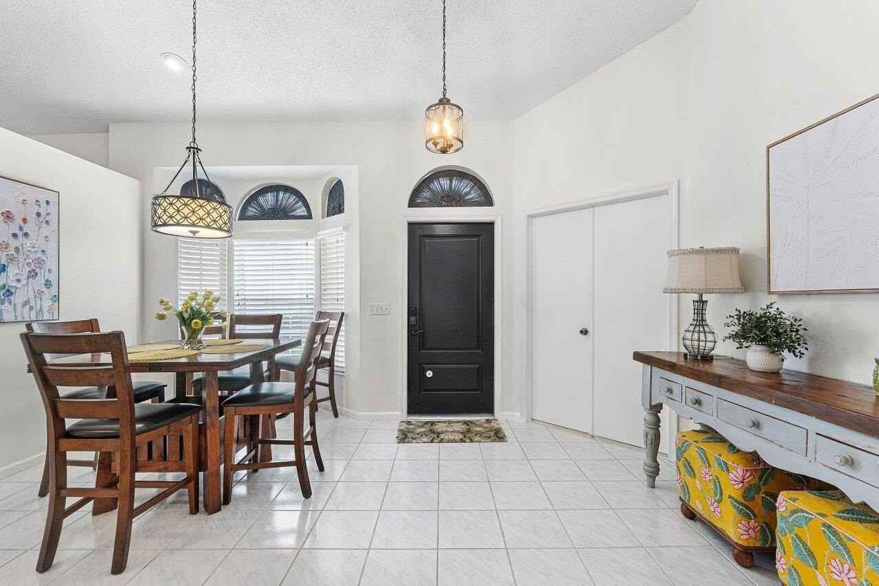 12842 Meadowbend Dr - Photo 3 of 43
