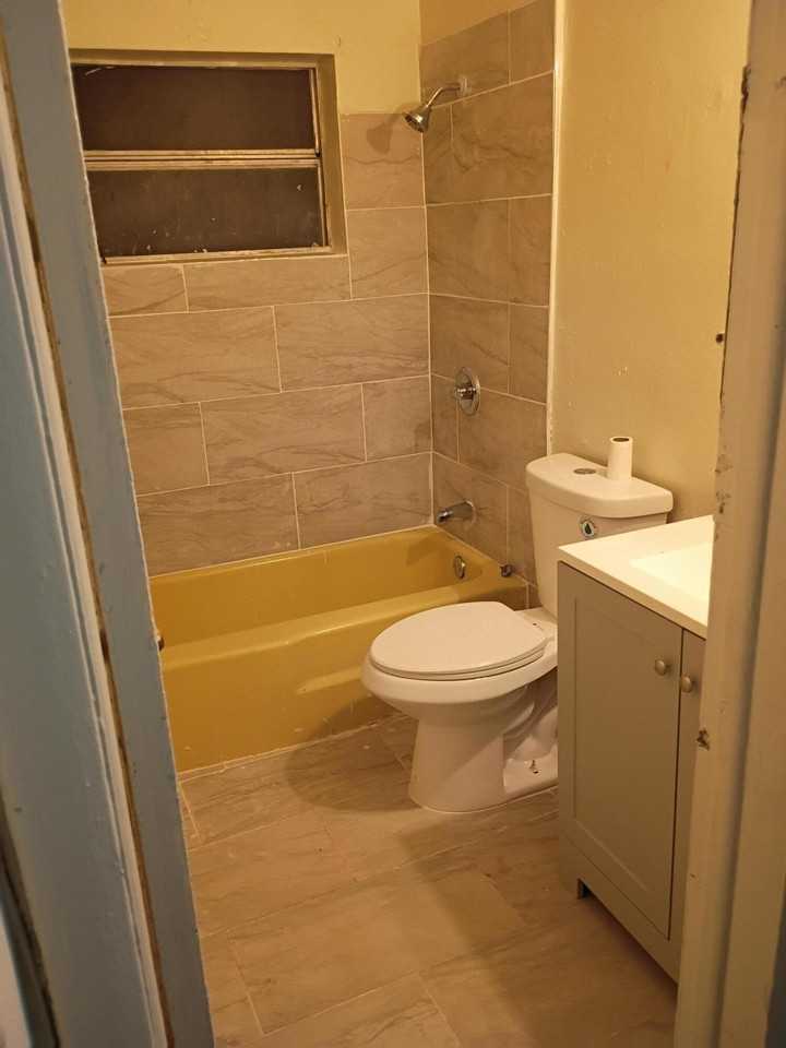 1845 Nw 55th Ave #4 - Photo 4 of 5