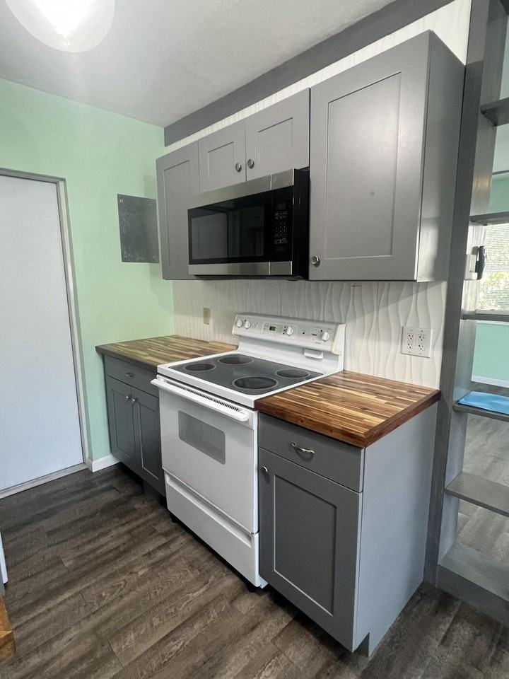 601 N D St - Photo 2 of 8