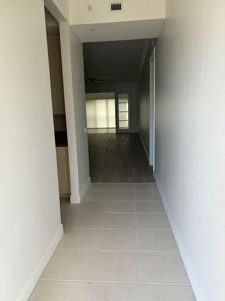 7 Harbour Isle Dr E #304 - Photo 3 of 25