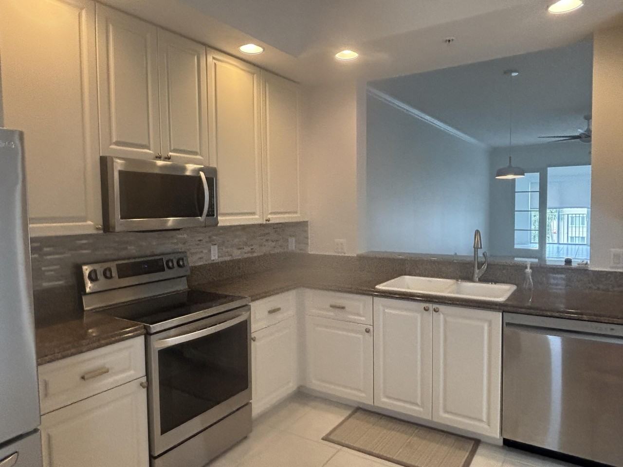 7 Harbour Isle Dr E #304 - Photo 4 of 25