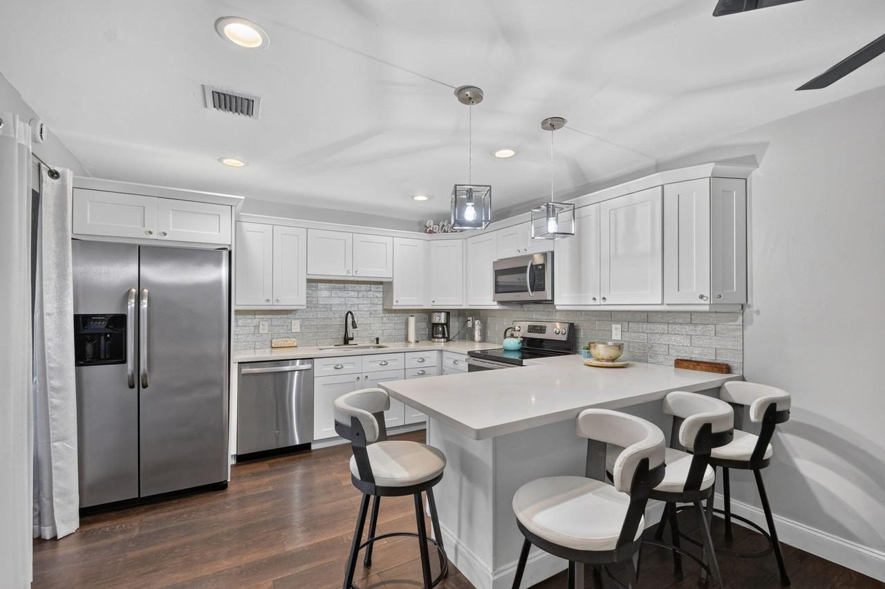 812 Nw 30th Ave #A - Photo 4 of 45