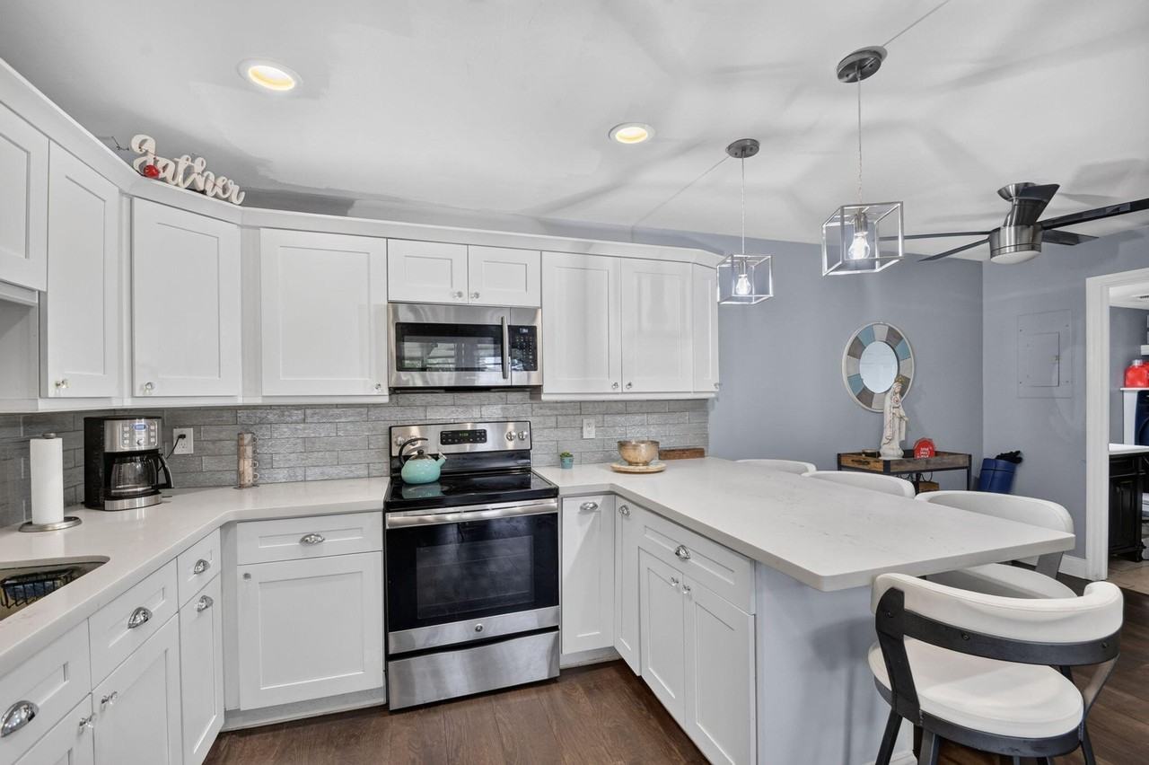 812 Nw 30th Ave #A - Photo 5 of 45