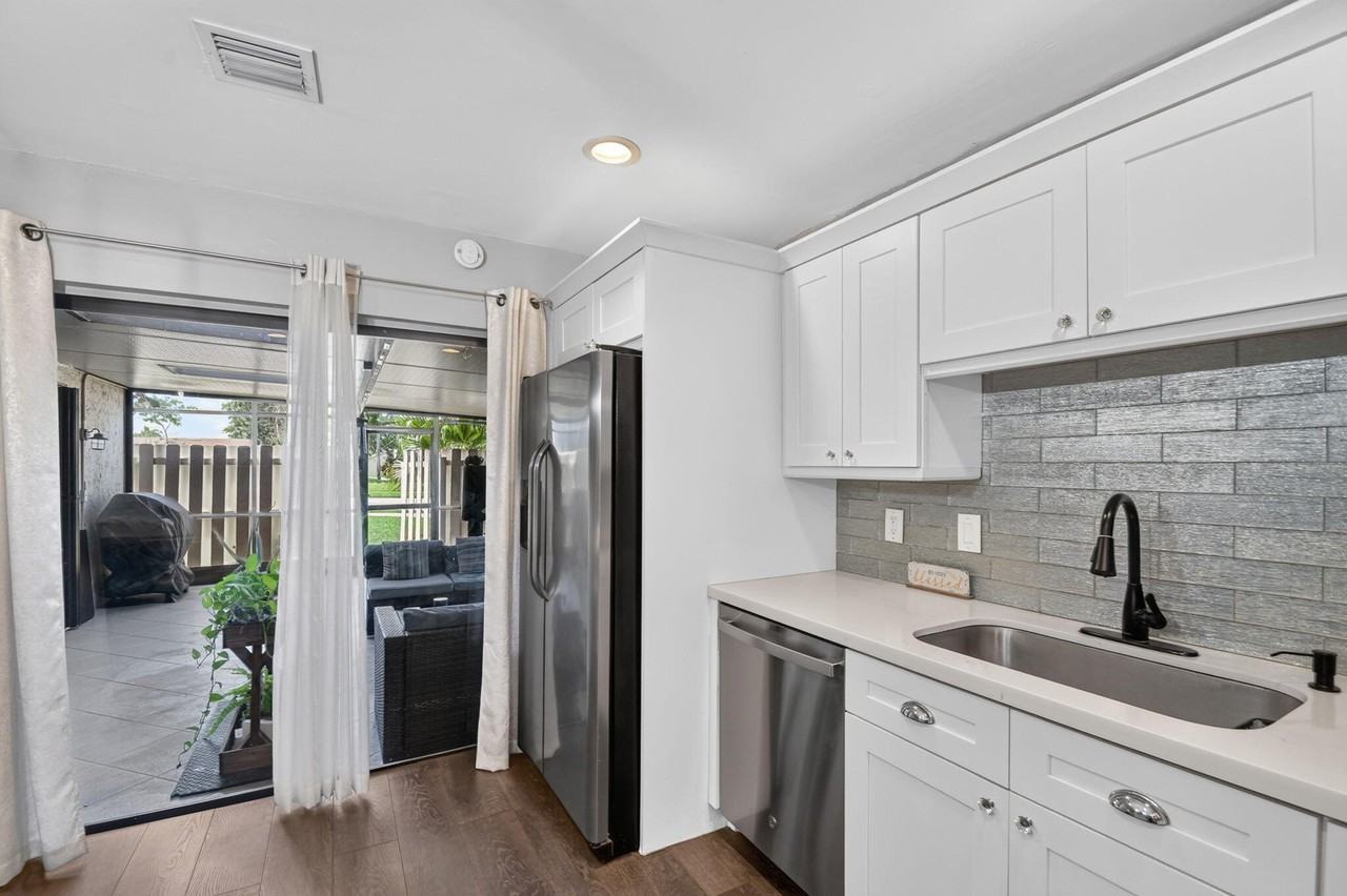 812 Nw 30th Ave #A - Photo 6 of 45