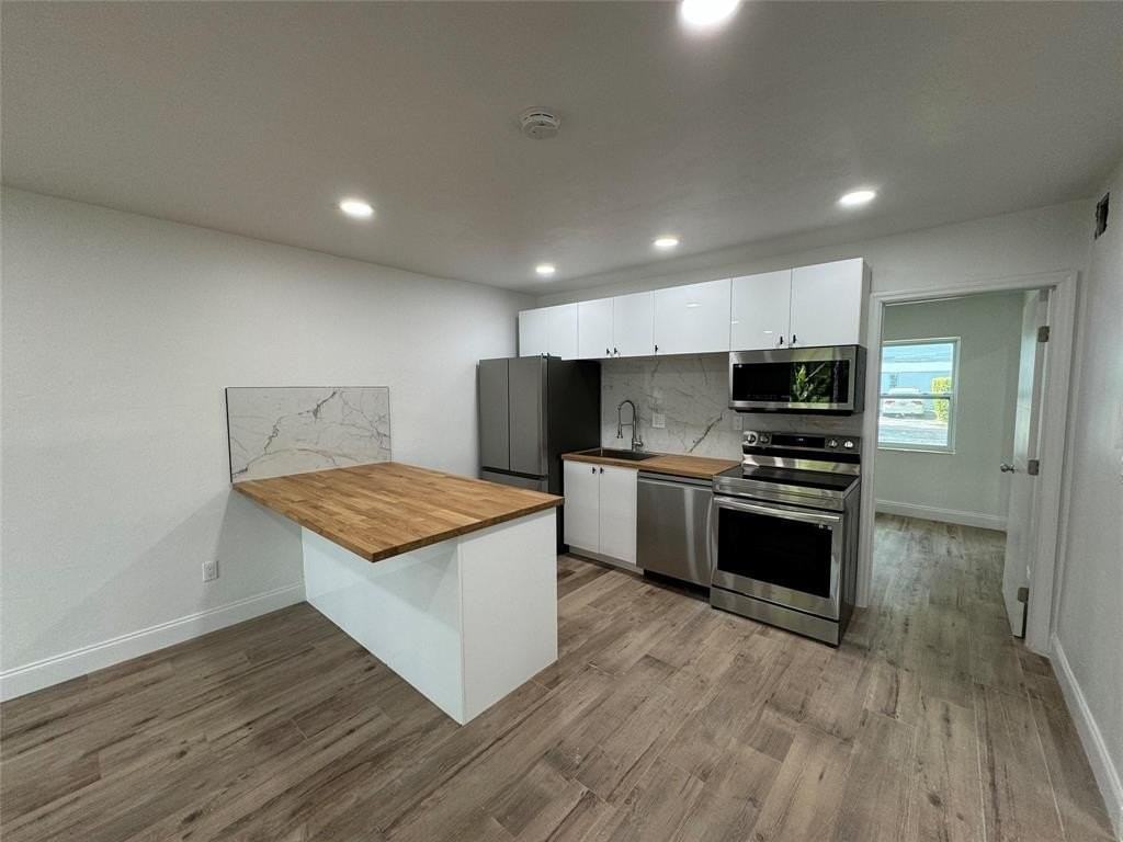 2200 Ne 173rd St #4 - Photo 2 of 11
