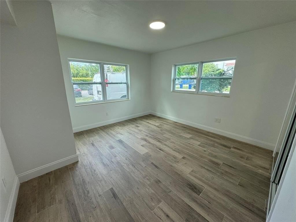 2200 Ne 173rd St #4 - Photo 6 of 11