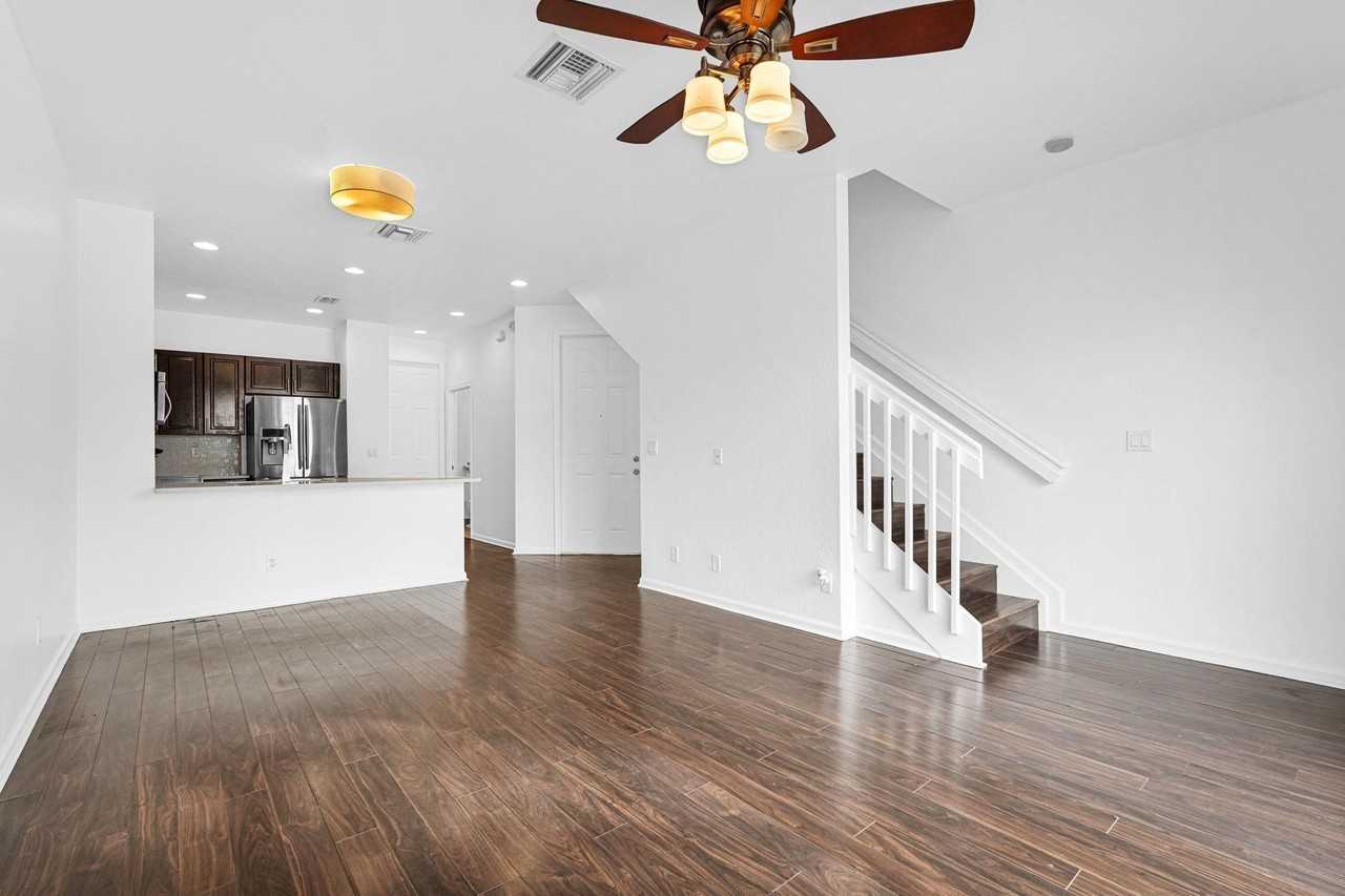 1427 Nw 34th Way - Photo 4 of 49