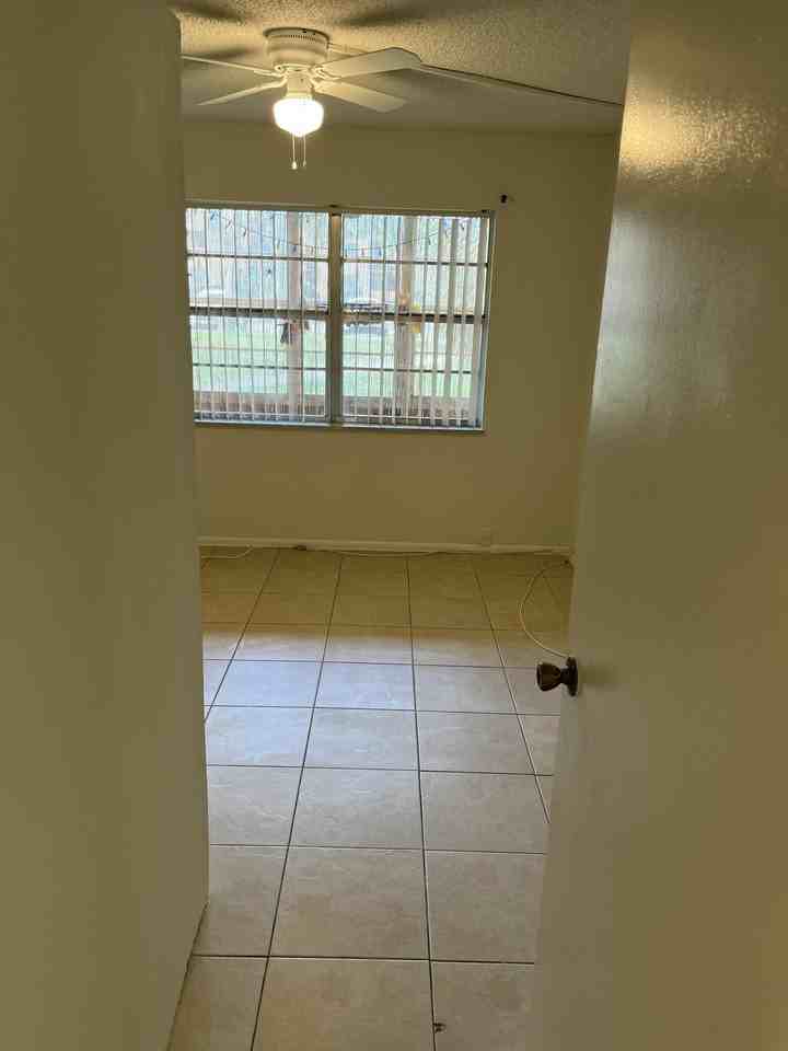 4304 Nw 9th Ave #3-1A - Photo 5 of 11