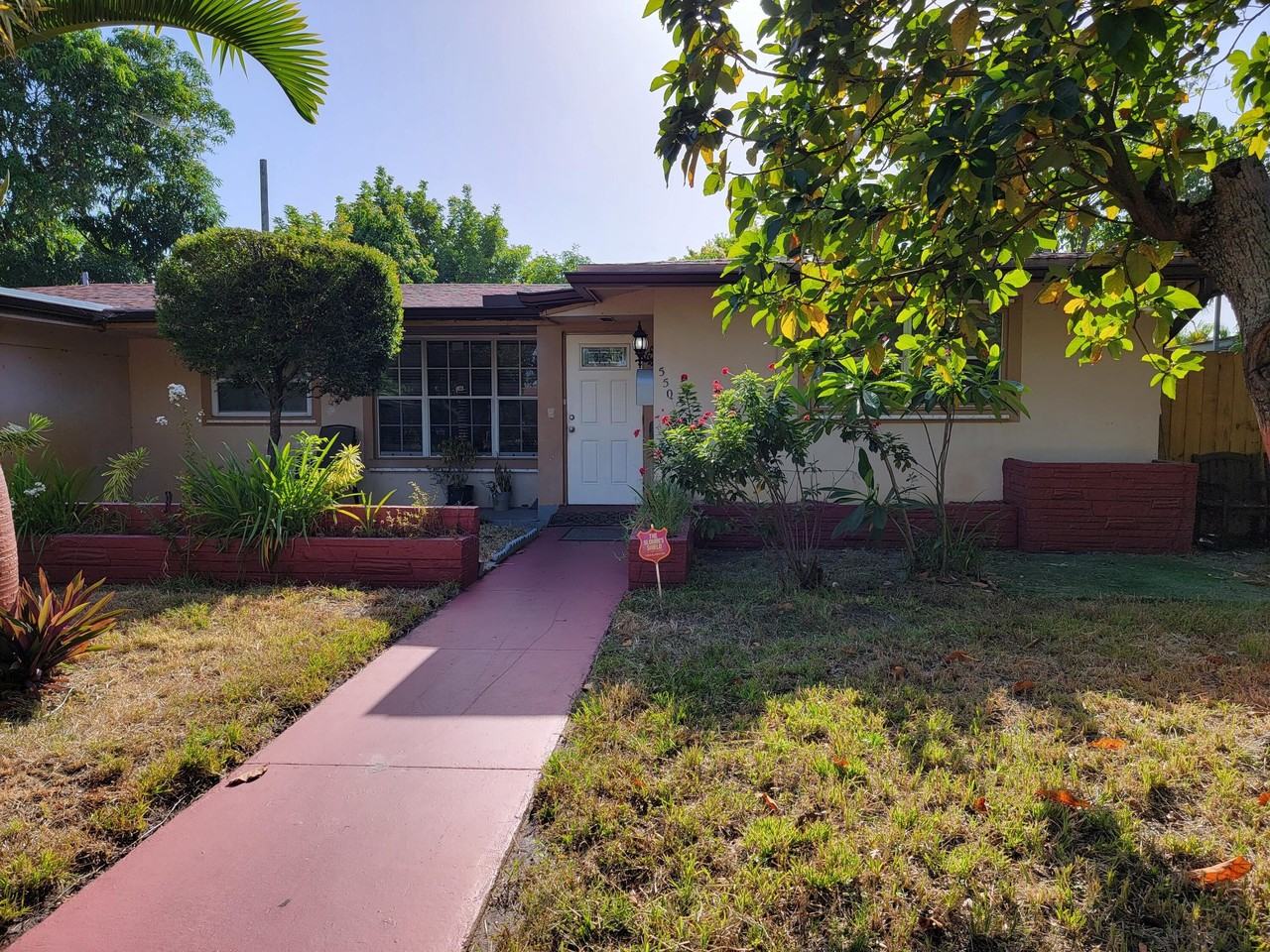 550 Sw 38th Ter #0 - Photo 2 of 7