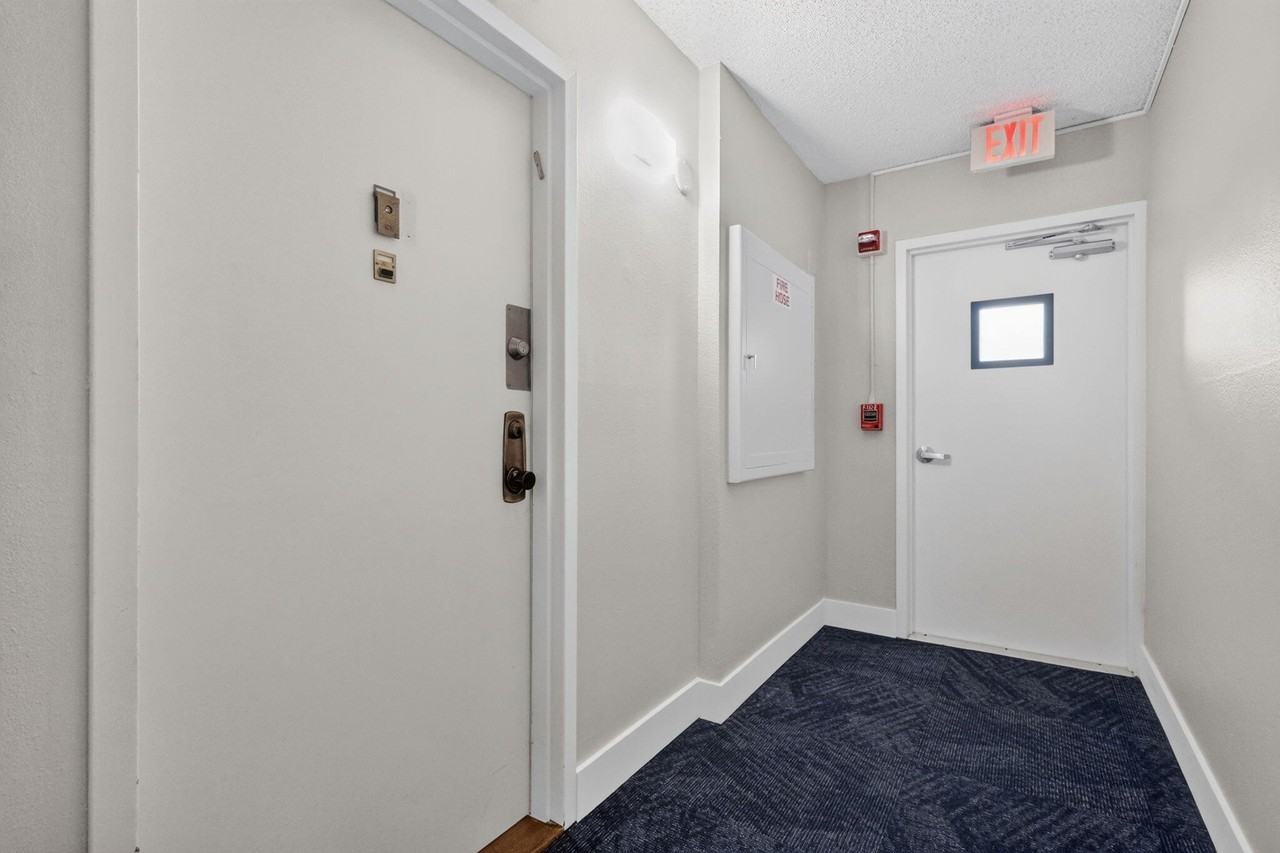 2500 Ne 135th St - Photo 3 of 45