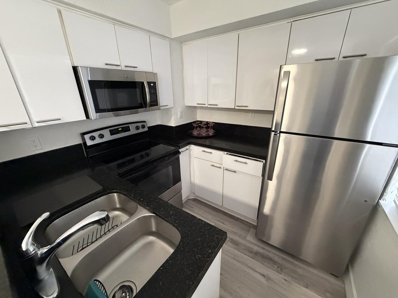 412 Sunset Dr #11 - Photo 6 of 9