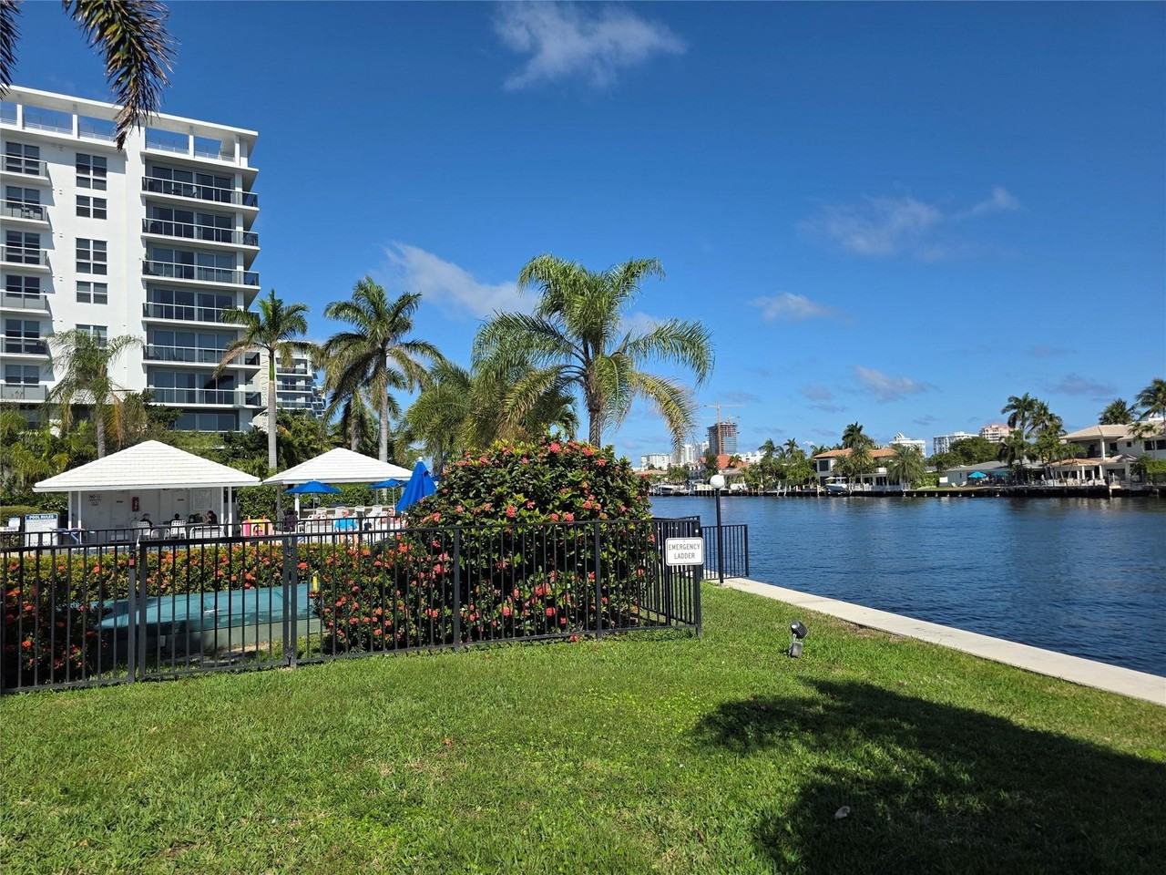 6391 Bay Club Dr #4 - Photo 6 of 32