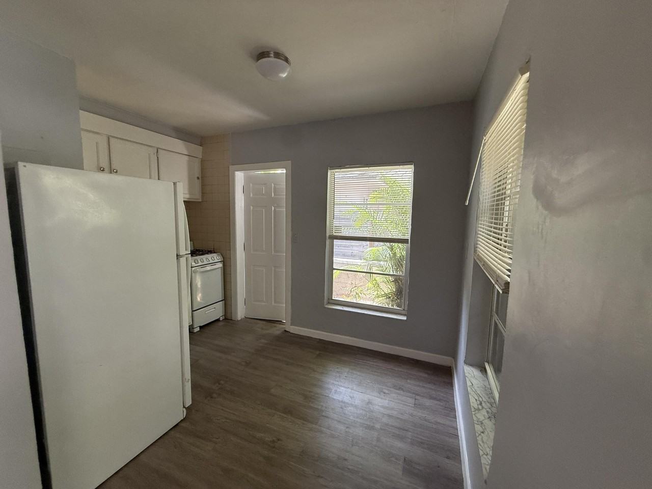 643 Ne 17th Ter #4 - Photo 5 of 16
