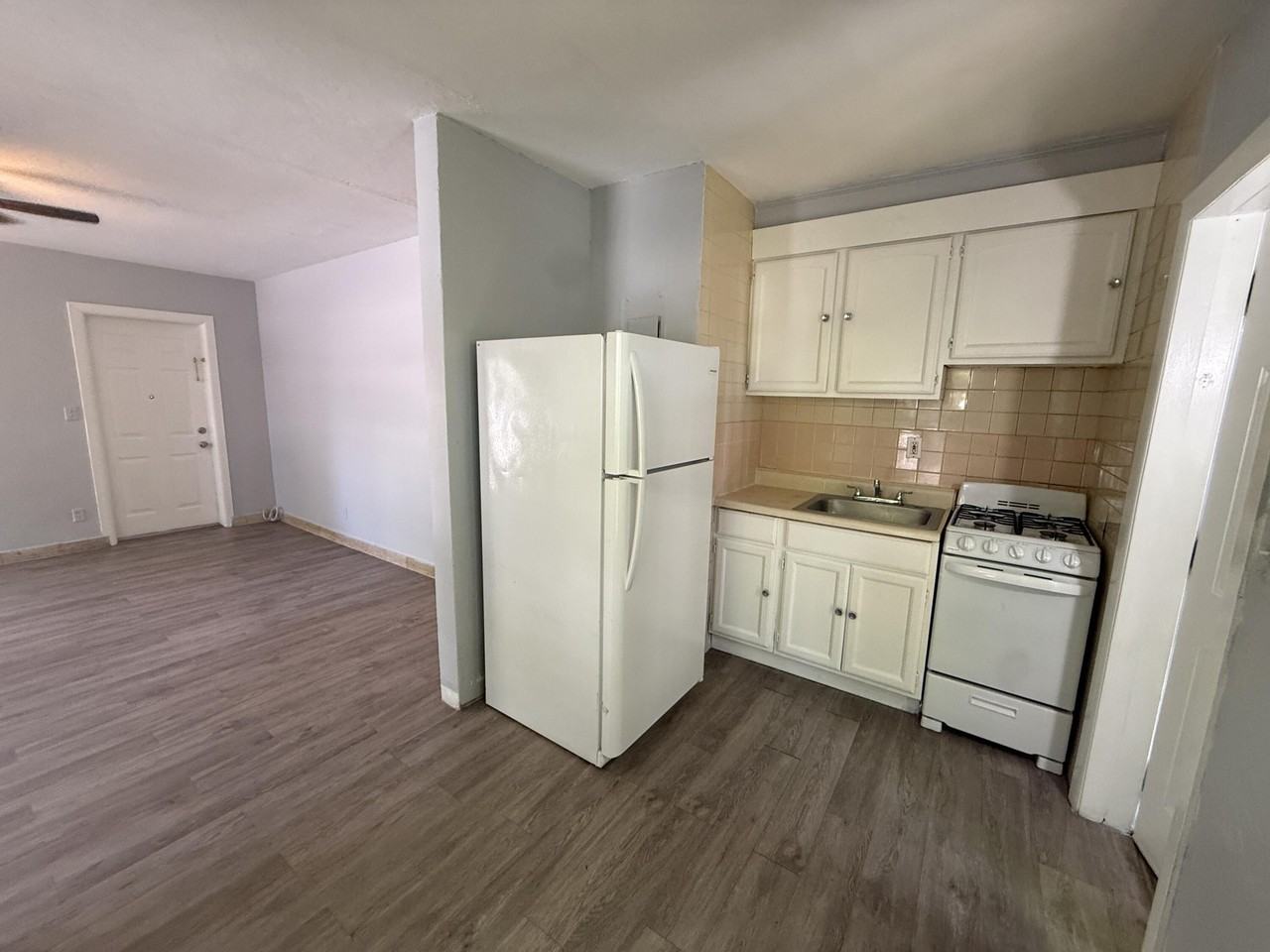 643 Ne 17th Ter #4 - Photo 6 of 16