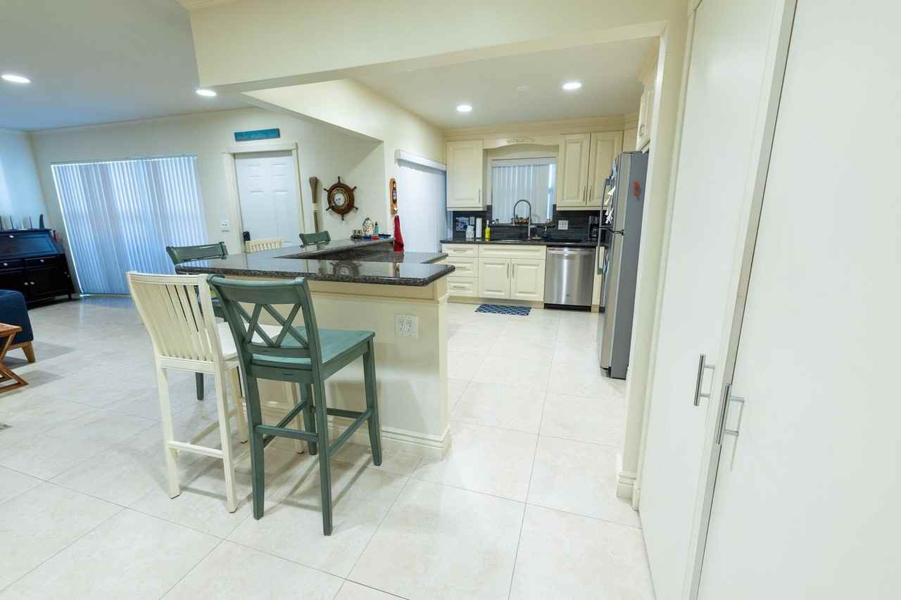 3215 Ne 15th St #203 - Photo 2 of 28