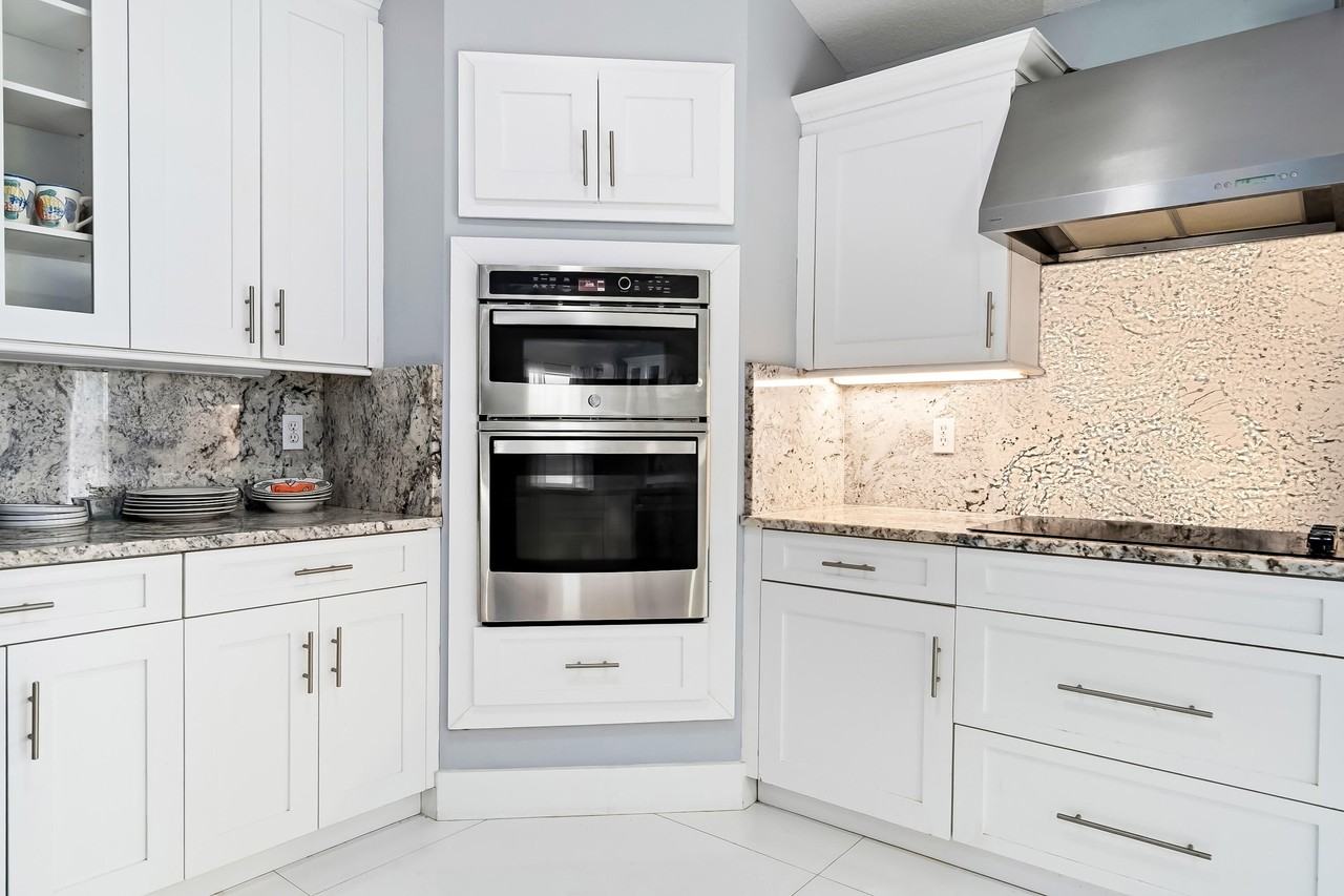 6715 Nw Pinson Ct - Photo 4 of 50