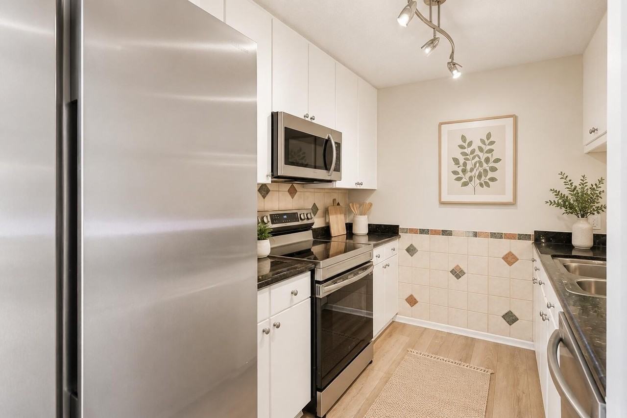 2229 22nd Way - Photo 5 of 8