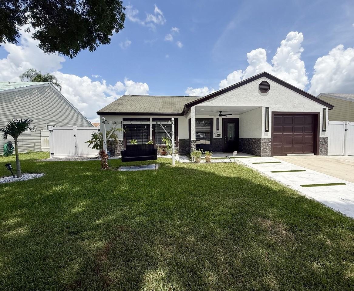 7743 Elwood Dr - Photo 2 of 32