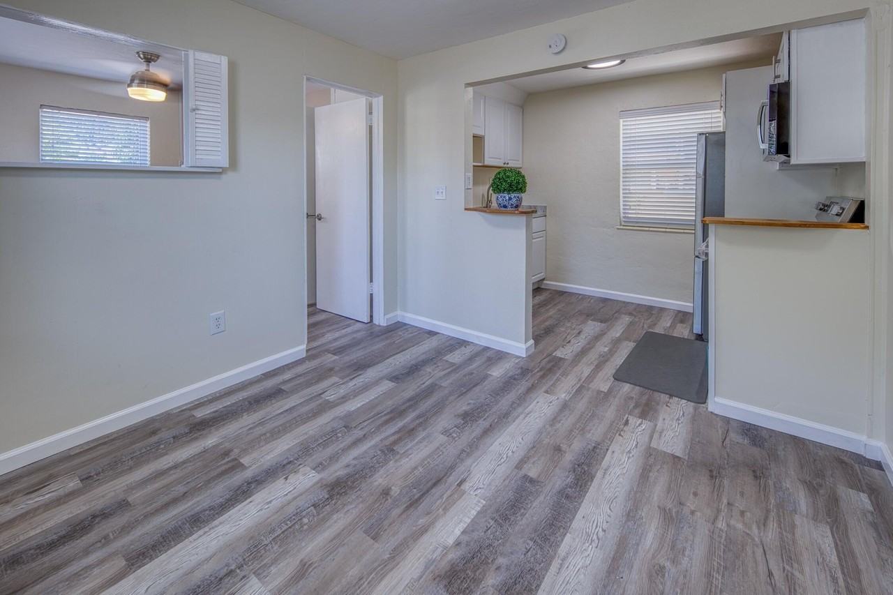 219 N E St #1 - Photo 4 of 20