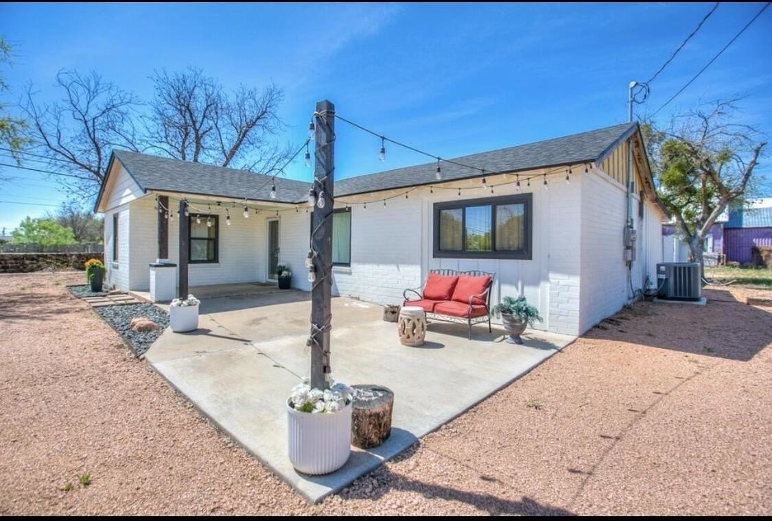2095 End St - Photo 2 of 20