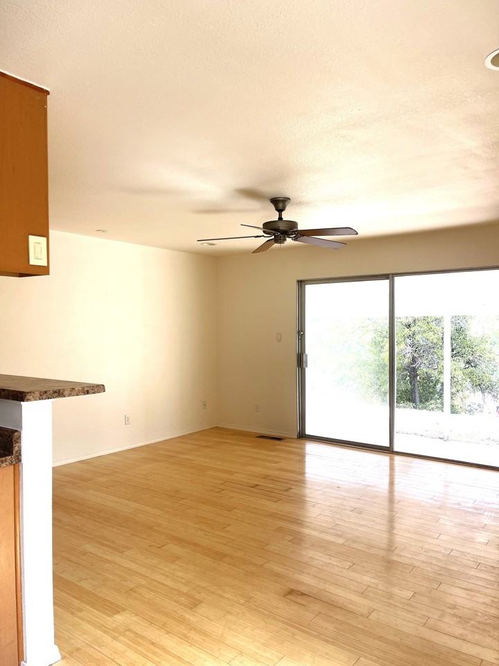 570 Darwin Cir - Photo 3 of 9