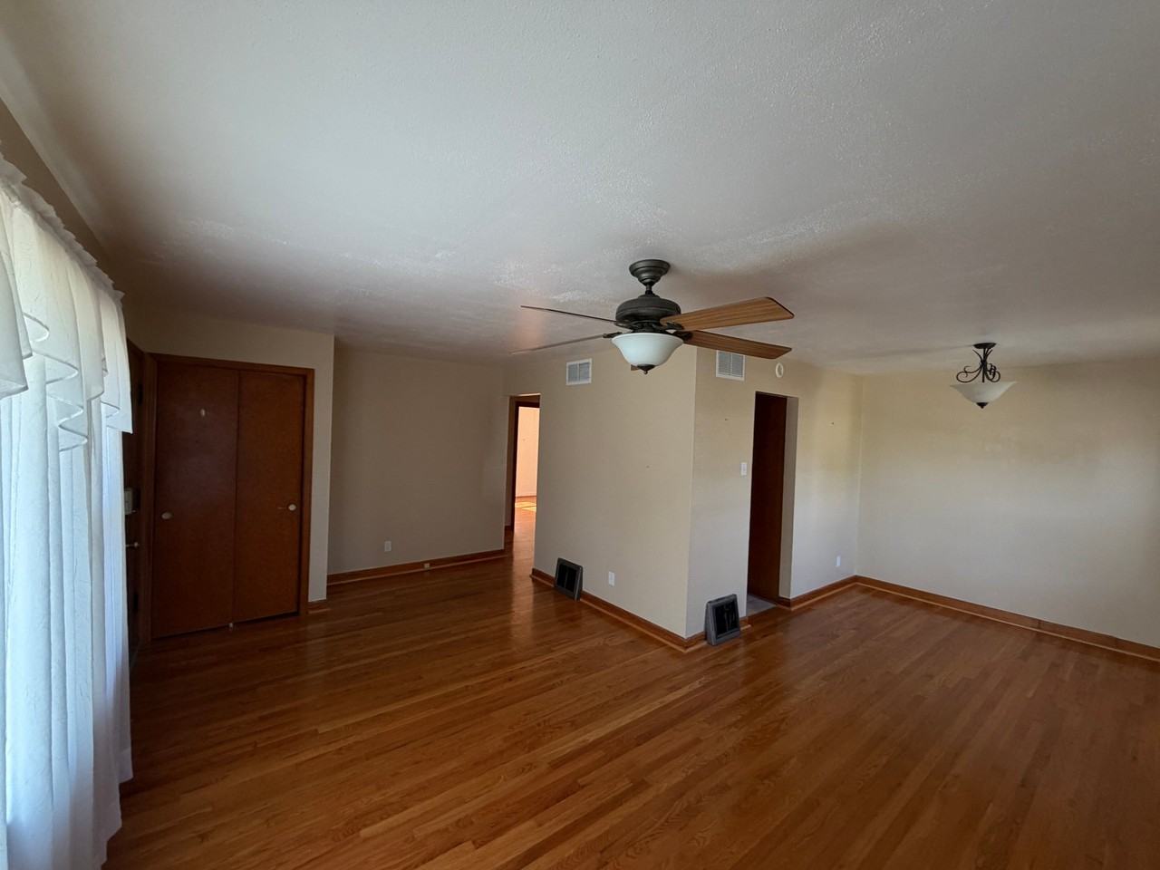 10310 Millwood Ave - Photo 3 of 10