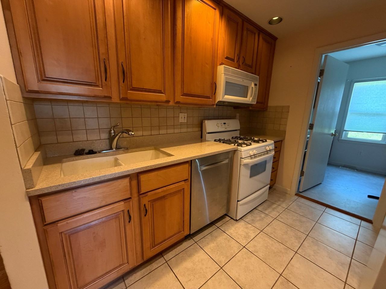 10310 Millwood Ave - Photo 5 of 10