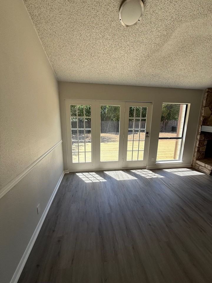 7534 Lincoln Village Dr - Photo 5 of 19