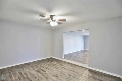 2317 Glendale Dr - Photo 5 of 19