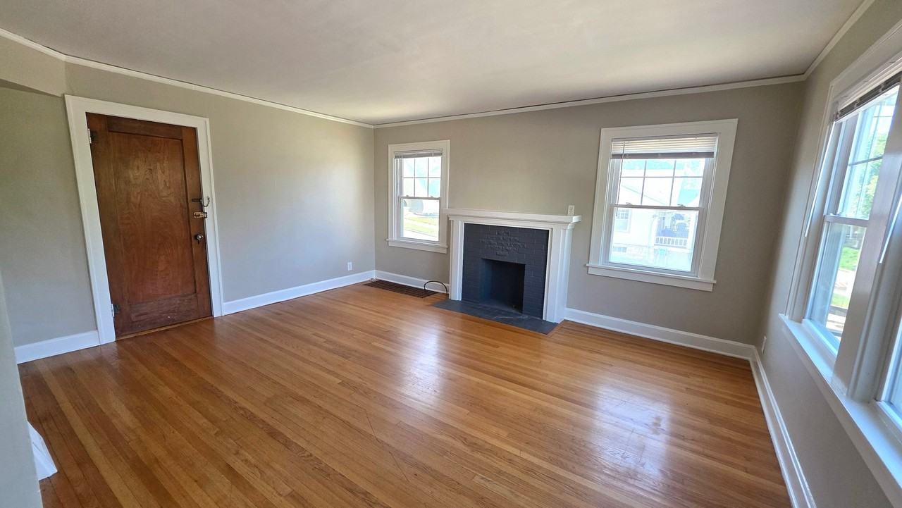 1432 W 48th St #1 - Photo 2 of 14