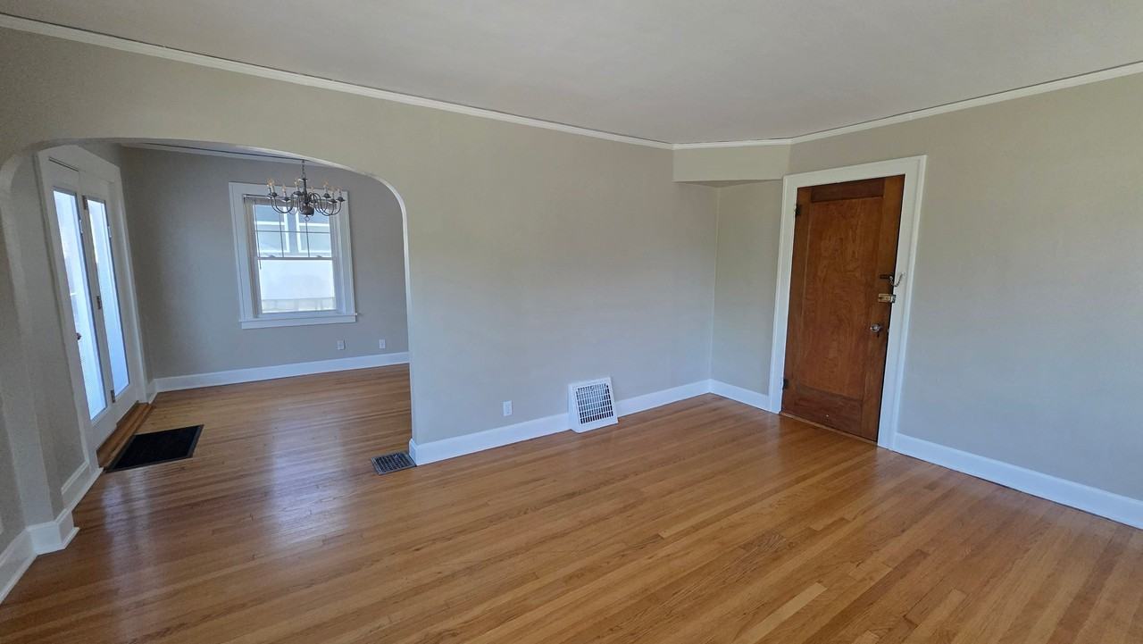 1432 W 48th St #1 - Photo 3 of 14