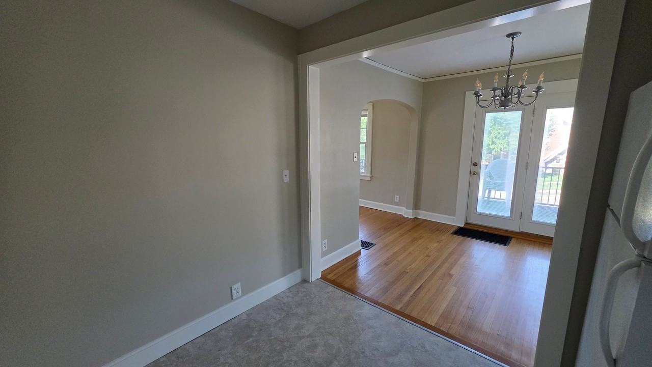 1432 W 48th St #1 - Photo 5 of 14