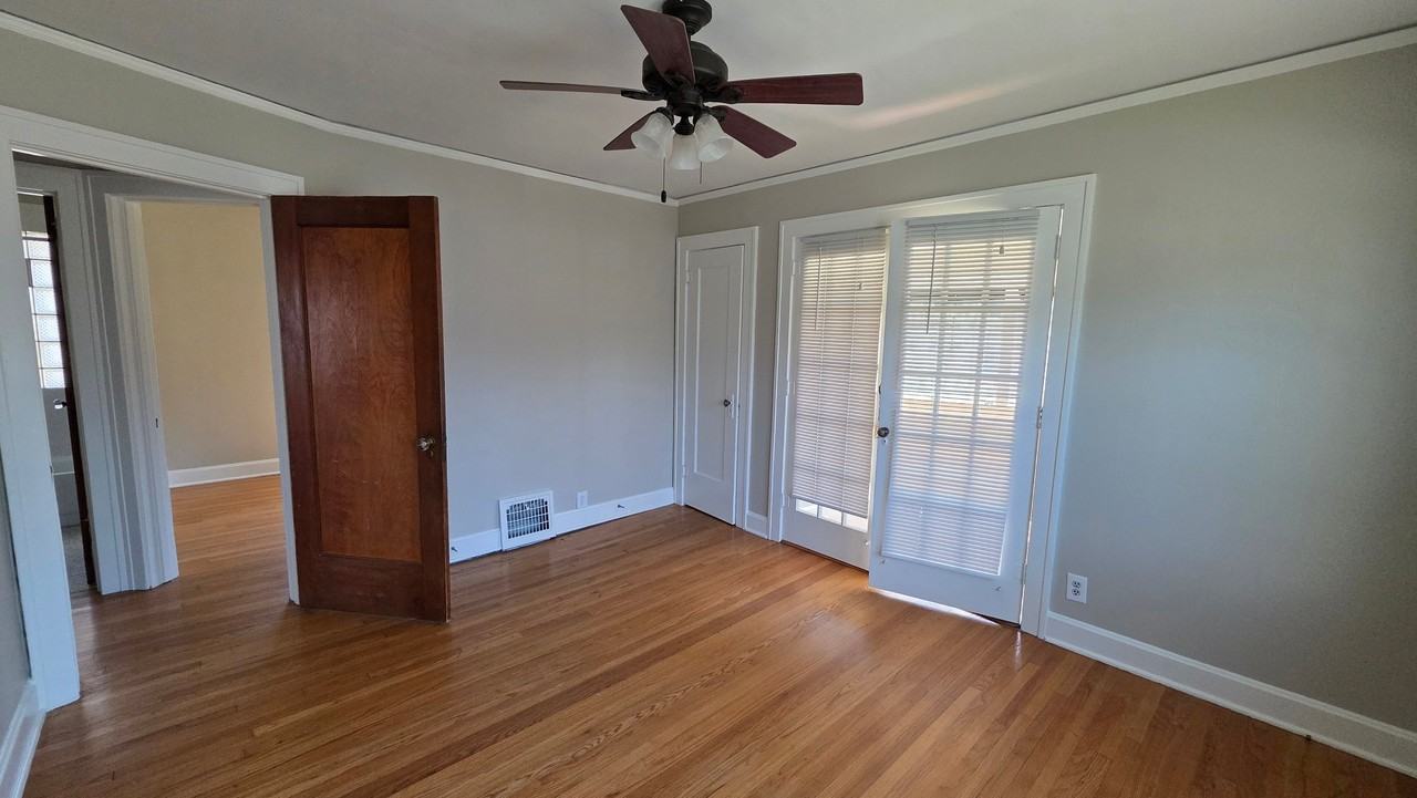 1432 W 48th St #1 - Photo 7 of 14