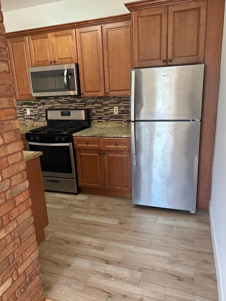 24E E 49th St #1 - Photo 2 of 10