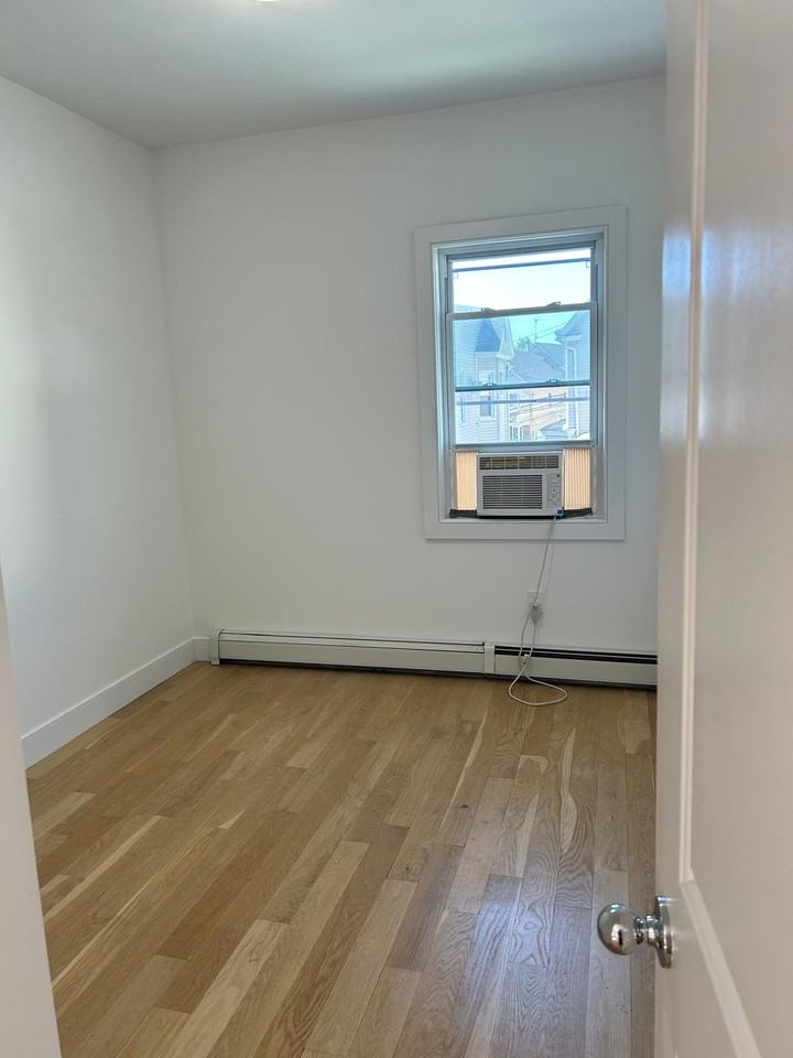 24E E 49th St #1 - Photo 4 of 10