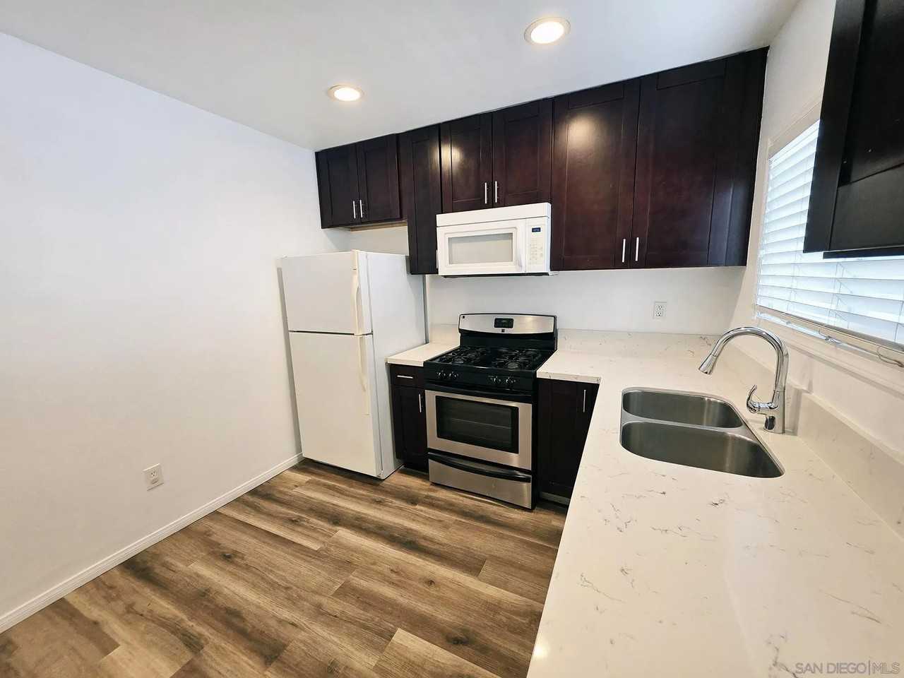 4263 48th St #B - Photo 3 of 20
