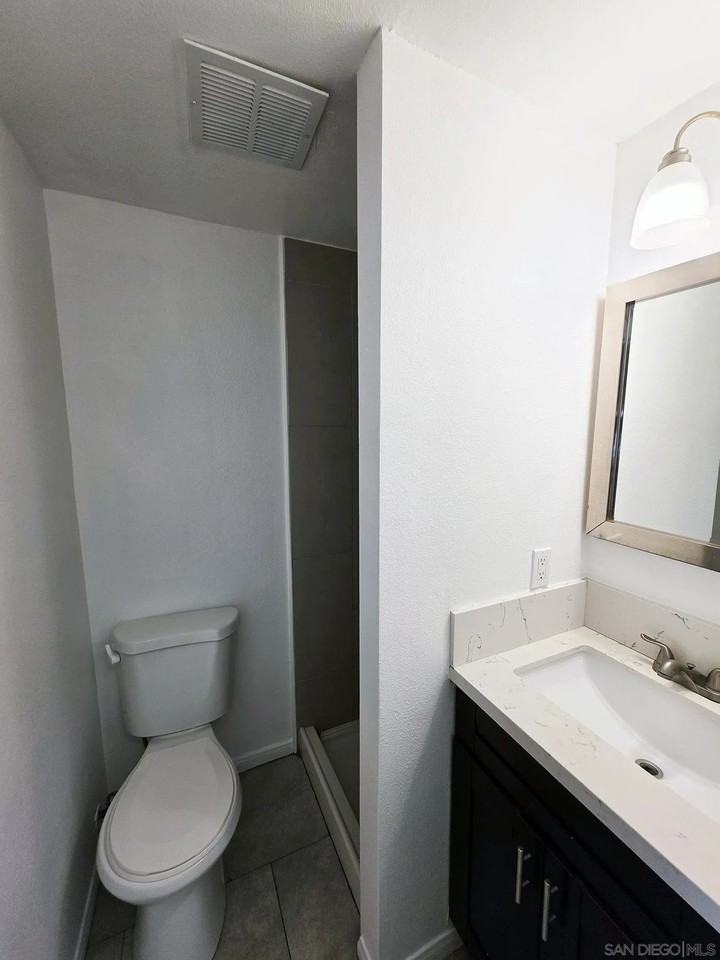4263 48th St #B - Photo 4 of 20