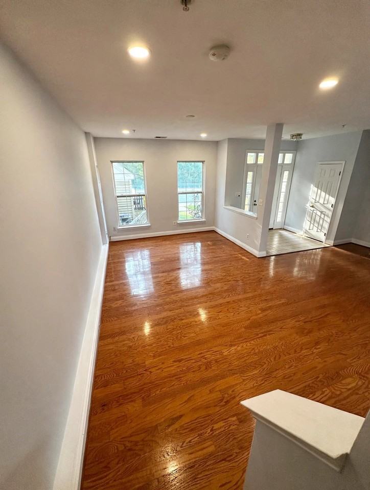 2749 Middle Neck Rd - Photo 4 of 13