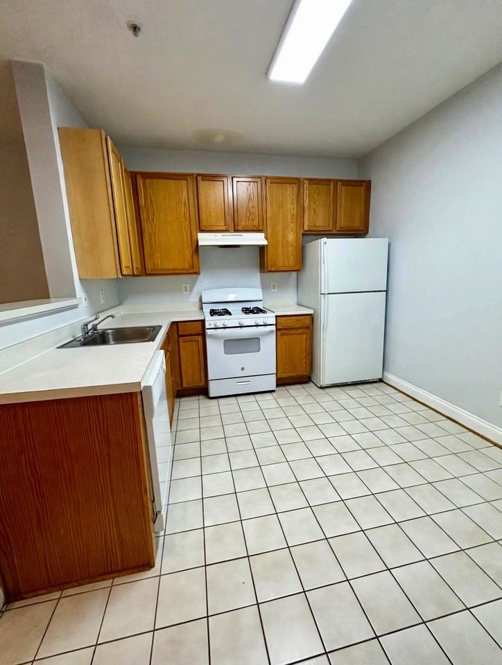 2749 Middle Neck Rd - Photo 5 of 13