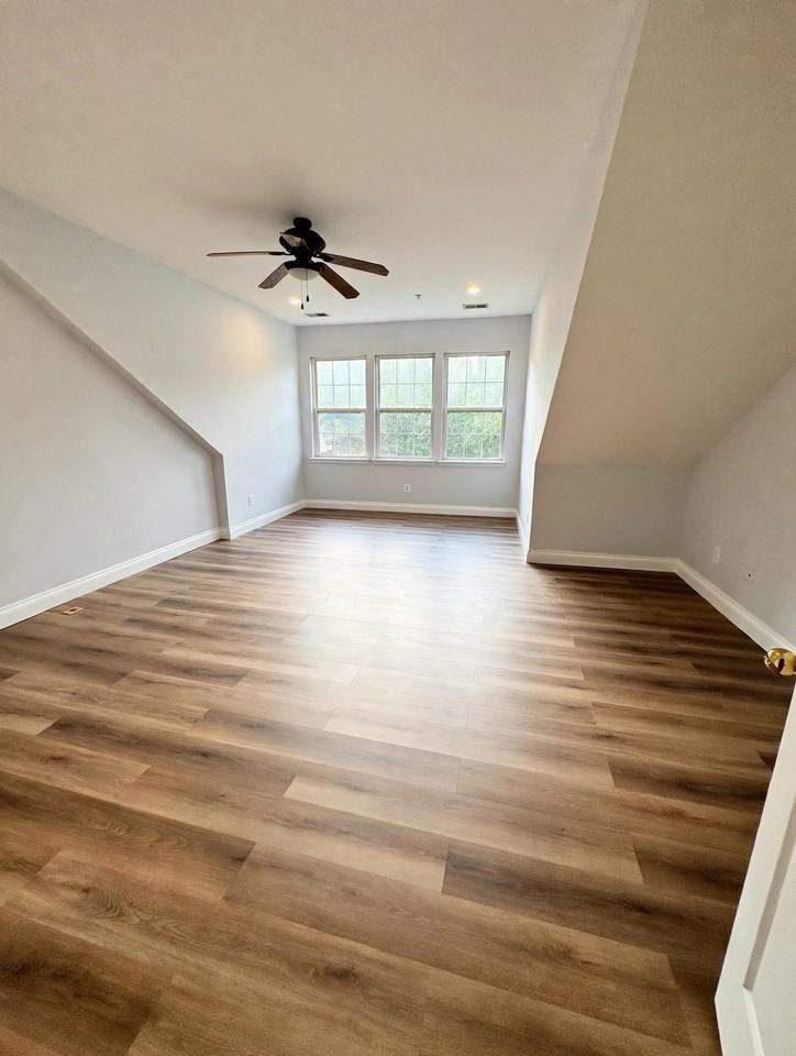 2749 Middle Neck Rd - Photo 7 of 13