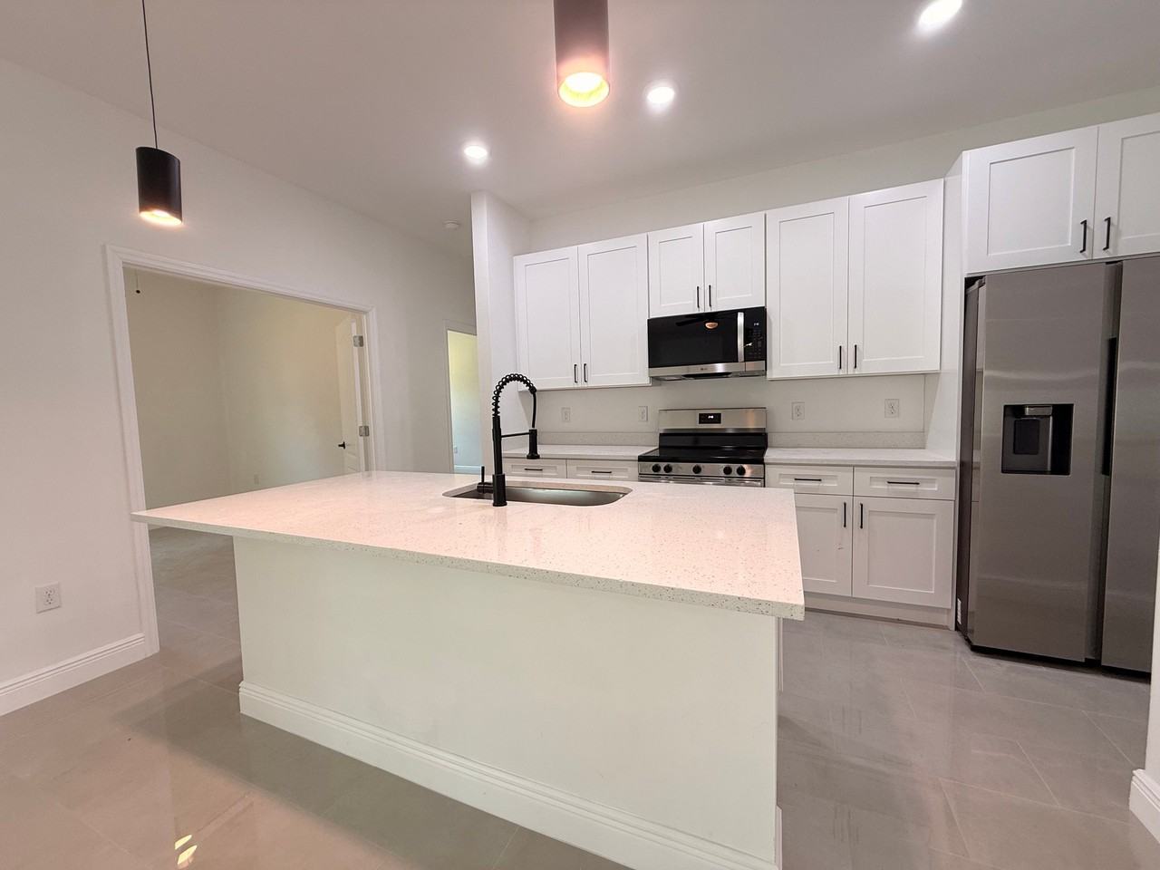 1251 Scottish St Sw - Photo 5 of 18