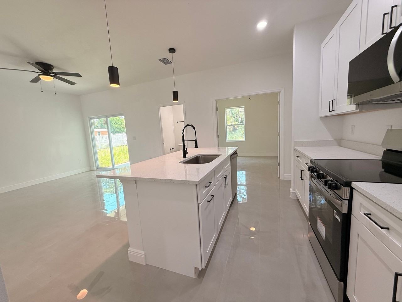 1251 Scottish St Sw - Photo 6 of 18