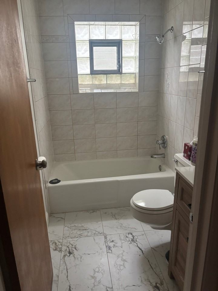 117 Harrington Ave #4 - Photo 4 of 28